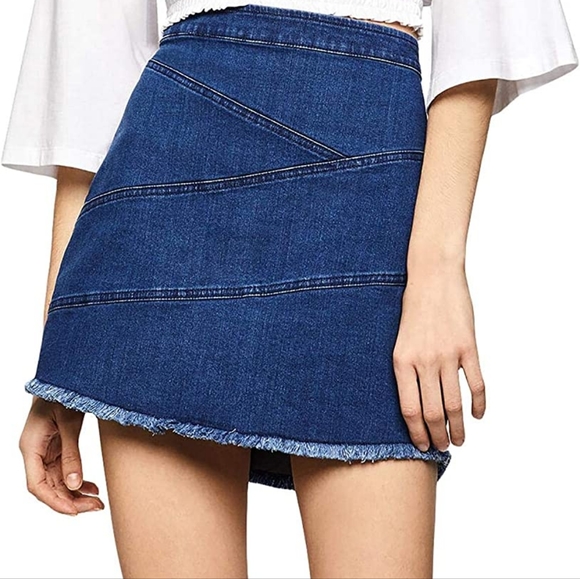 BCBGeneration Dresses & Skirts - NWT BCBGeneration Frayed Edge Denim Mini Skirt - Size 0